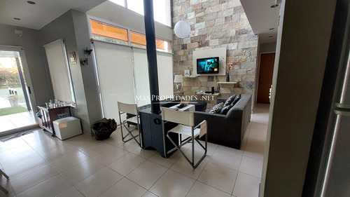 Casa En Alquiler Anual En Barrio Malibu Canning
