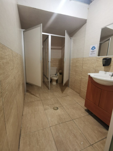 Imagen 8 de 10 de Edificio De 9 Oficinas Y 2 Locales Comerciales En Venta!!