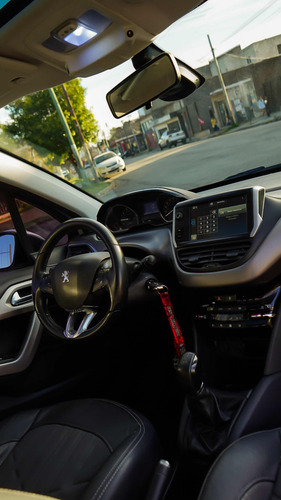 Peugeot 208 1.6 Feline