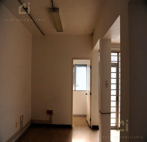 Oficinas En Renta En El Segundo Piso De Un Edificio, Ubicado Sobre La Avenida Independencia, Tiene Entrada Independiente
