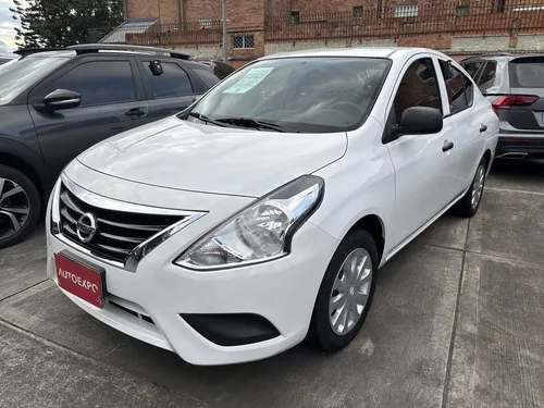 Nissan Versa Drive 2020