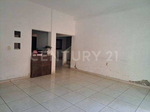 Se Vende Casa En Col. Juan Jose Rios Ii En Villa De Alvarez, Colima