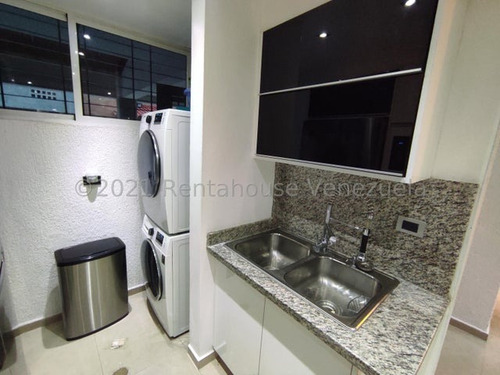 Maria Elena Latouche Se Vende Townhouse Imponente En Mañongo Completamente Amoblado. Planta 100% Y Pozo. Ven Visítalo !! Mels 23-21578
