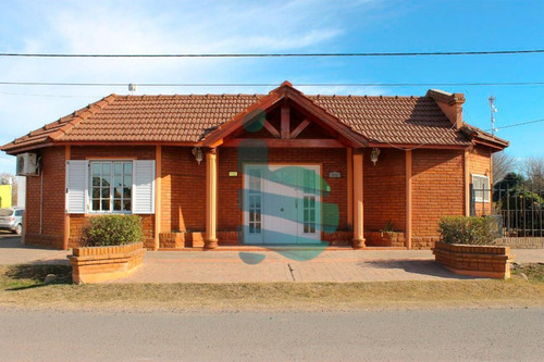 Imagen 2 de 14 de Casa Quinta Con Pileta - Terreno 1870 M2 | Superficie Construida 270 M2 - Carmen De Areco (ba)