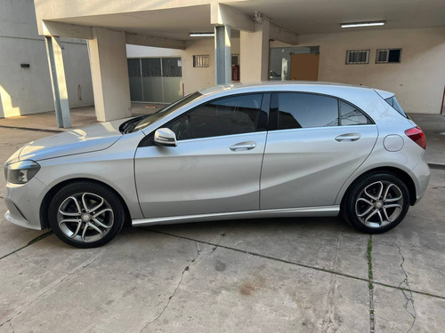 Imagen 13 de 16 de Mercedes A200 2017