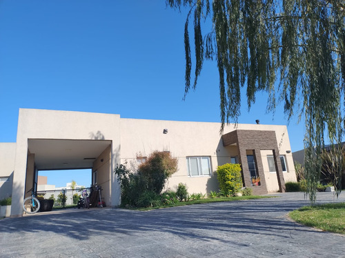 Casa En Venta En Canning Barrio La Alameda 4 Amb Interno