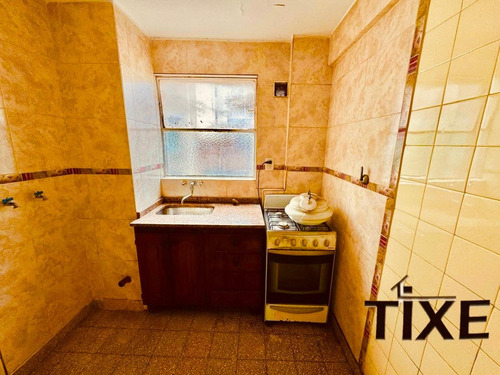 Viamonte Y Av Pueyrredón. 3 Amb. Al Frente Con Gran Cocina Y 2 Balcones.
