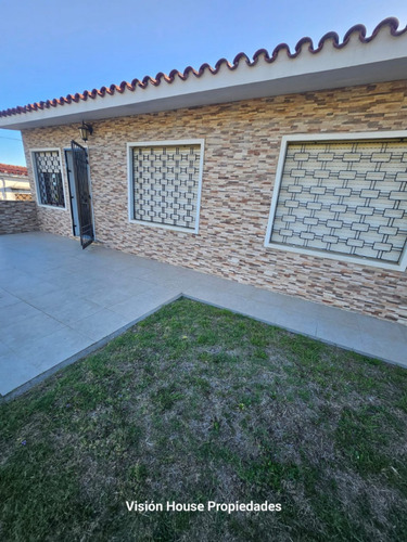 Venta Casa 3 Dormitorios Santa Lucía Del Este Con Cochera