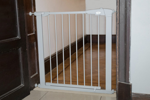 Puerta De Seguridad Niños Bebe Metalica Extensible Escalera Gris