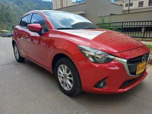 Mazda 2 Turing automatico
