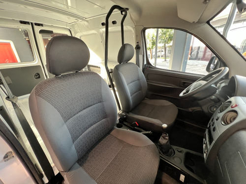 Imagen 8 de 17 de Citroen Berlingo Furgon Hdi 92 Business 2023 0km Ca