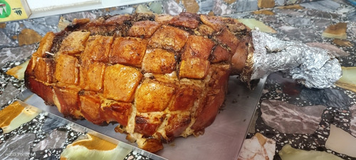 Pata De Cerdo Con Figazitas Y Salsa....