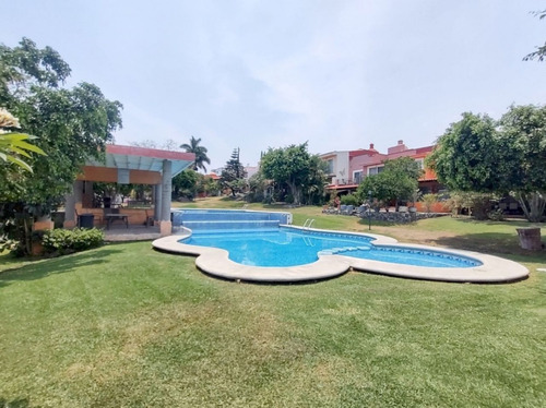 Casa Estilo Mediterráneo En Un Solo Nivel En Burgos Bugambilias, Temixco Morelos.
