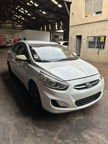 Imagen 4 de 11 de Hyundai Accent