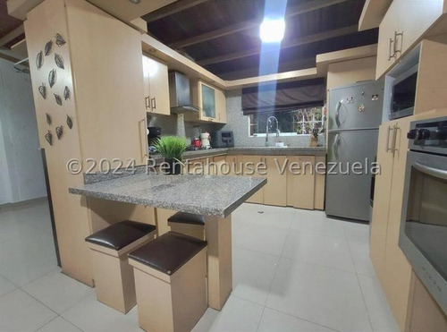 Bella Y Moderna Casa  En Venta En Urb. Tierras Del Sol - Cabudare Con Vigilancia Privada Ev