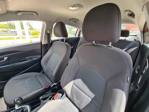 Imagen 10 de 14 de Kia Rio 1.6 Lx Sedan Mt 2017