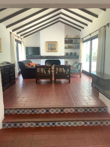 Clásico Chalet!! Con Jardin