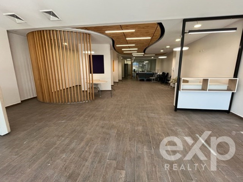 Local Comercial En Av. Las Condes.