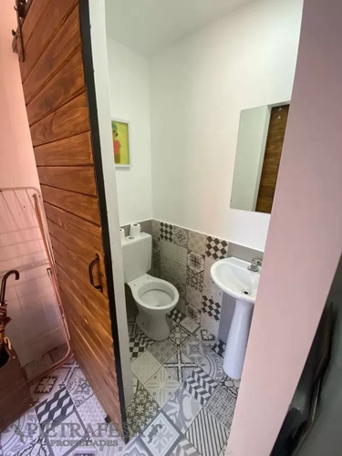 Casa En Venta 1 Dormitorio, 2 Baños, Patio Con Parrillero Y Cochera-alle Dr. José Irureta Goyena-villa Española