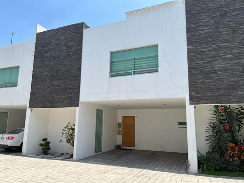 Casa En Venta, Muy Amplia Cerca De Explanada, Cholula Puebla