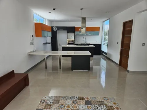 Casa En Venta A Un Paso De Vista Real, Colinas Del Bosque