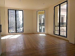 Imagen 4 de 10 de Gran Loft Esquina Frente A La Plaza Matriz !!