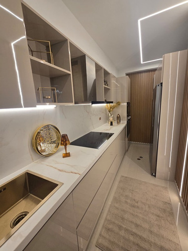 En Venta Apartamento Totalmente Remodelado En Residencias Barbara Palace Urbanizacion La Trigaleña Alta Valencia. St