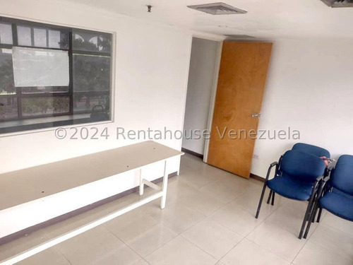 Vendo Estupenda Oficina Remodelada De 46.8 Mts2 Chacaito !!! Consta De 4 Ambientes , Recepción, 2 Oficinas Cerradas Y Otro Ambiente Para Reuniones Y Trabajo...excelente Inversión...!!