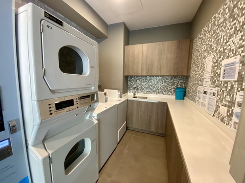 Primer Piso, Balcón Con Altura De Segundo Piso