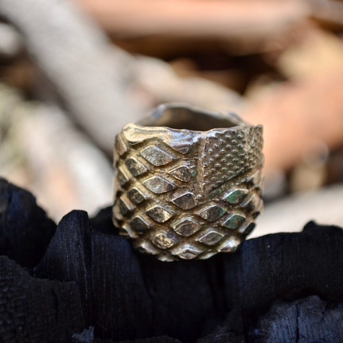 Imagen 2 de 7 de Anillo Piel De Serpiente, Texturas Modeladas A Mano, Alpaca