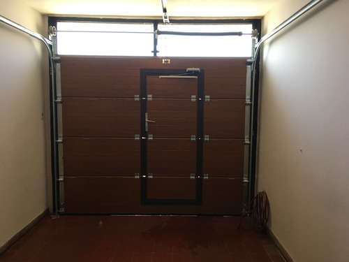 Imagen 8 de 10 de Porton Seccional Para Garage Con Puerta Peatonal 099374847