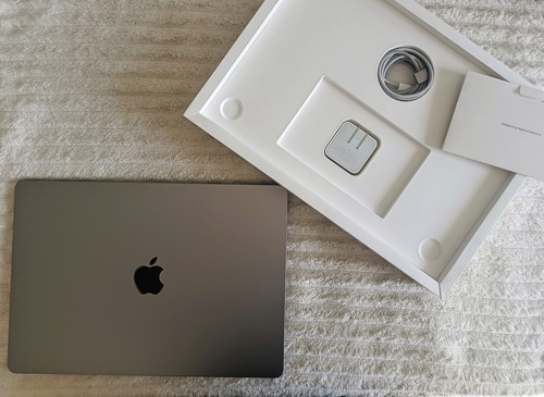 Apple Macbook Air 15 A3114 Chip M3 8gb 256 Gb Gris Espacial (Usado)