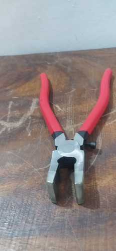 Alicate Para Llaveros Con Punta De Goma 8