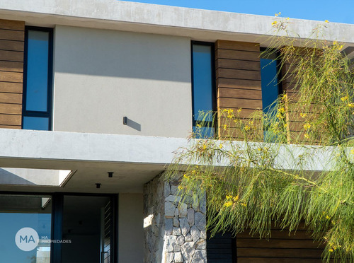 Casa 4 Dormitorios, 4 Baños, Piscina - Vida Barrio Cerrado - Funes Santa Fe | Venta