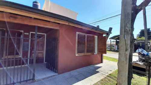 Casa Tipo Ph 3 Ambientes Muy Comodo En Castelar