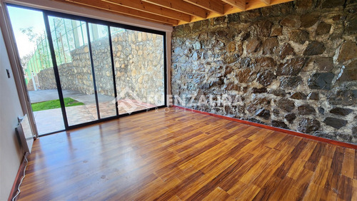 Casa En Arriendo De 5 Dorm. En Peñalolén