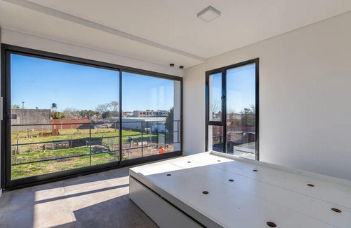 Duplex Venta -2 Dormitorios Y Cochera -estrenar -240 Mts 2 - Barrio Gambier