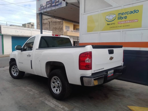 Imagen 3 de 11 de Chevrolet Silverado Ls