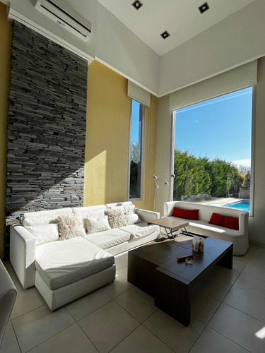 Imagen 7 de 30 de Cardales Forever Alquiler Vacacional Casa En Country Cardales Village 4 Hab.hasta 8 Pers. Pileta Climatizada Wifi Gym Tenis Plaza