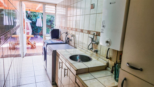Gran Oportunidad Casa 3 Pisos 4dor. 3est. En Condominio Int