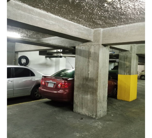 Vendo Apartamento De 77m2 En La Urbina / 2h / 1b / 1p .