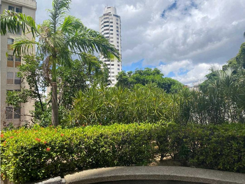Venta De Hermoso Y Comodo Apartamento En Las Palmas, 280m2.