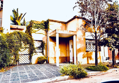 Imagen 2 de 30 de Venta Casa 4 Amb Cochera Quincho Bernal Centro
