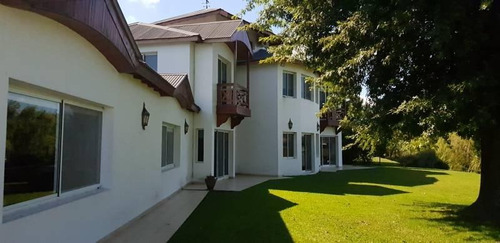 Imagen 17 de 30 de Casa De Categoria En Venta Sobre Dos Lotes Con Amplia Vista Al Rio En Santa Catalina!