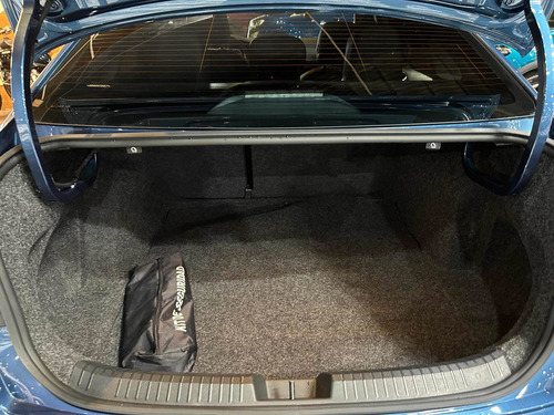 Imagen 8 de 25 de Volkswagen Vento 2021 1.4 Highline 150cv At No Passat Hybrid