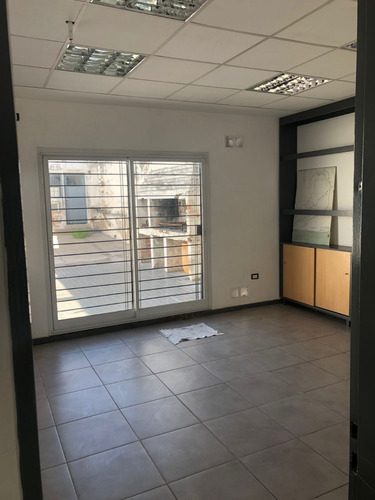 Imagen 29 de 30 de Oficinas Y Galpón Comercial Imperdible!!! Barrio San Martin Obispo Clara 163!!