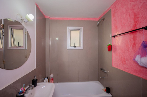 Venta Monoambiente Con Subdivisión. Caseros Centro