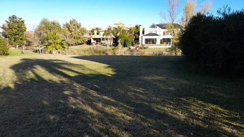 Imagen 3 de 7 de Venta - Lote Al Agua De Los Ultimos En Castores Nordelta