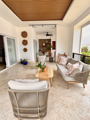 Venta De Hermoso Apartamento Con Vista A La Marina De Cap Cana, Punta Cana