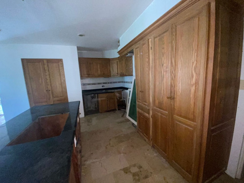 Mansión En Venta En Punta Cana, Uvero Alto, 9 Habitaciones, Con Playa Privada, Frente Al Mar